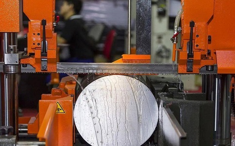 云岩立式金属带锯床切削出现跑带故障解决方法！